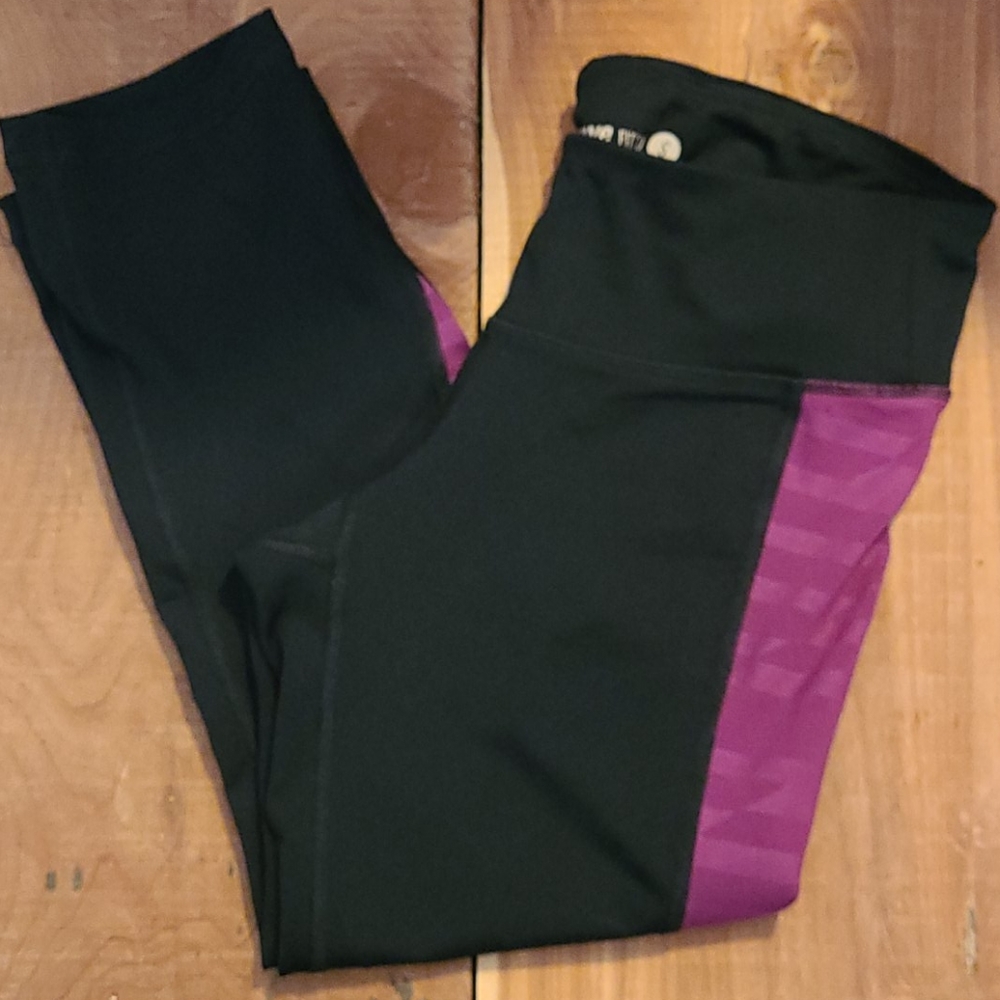 Cropped yoga pants size S